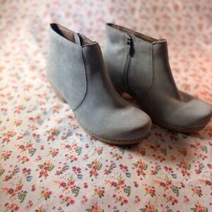 Dansko Maria Taupe Milled Nubuck Leather Heeled Ankle Boots - Size 8